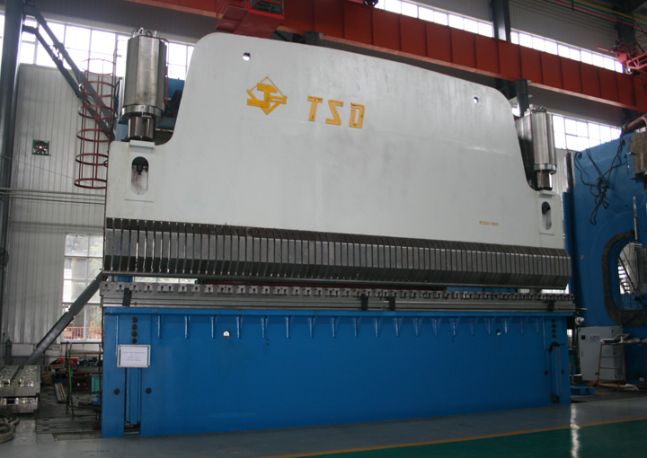 WE67K 大型數(shù)控折彎機(jī)